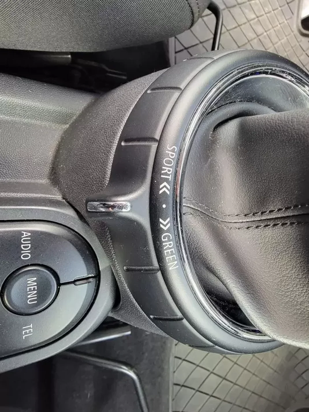 MINI Cooper 2015 - 20990 EUR, 182000 km - AUTO.MOTO.pt - 182000km - foto 29 de 33