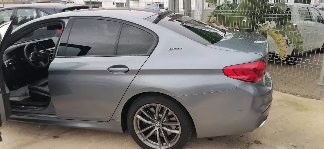 BMW 530e 2018 - 22800 EUR, 283050 km - AUTO.MOTO.pt - 283050km - foto 8 de 12
