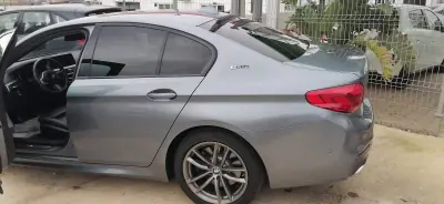 BMW 530e 2018 - 22800 EUR, 283050 km - AUTO.MOTO.pt - 283050km - foto 8 de 12