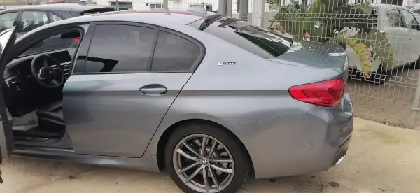 BMW 530e 2018 - 21800 EUR, 283050 km - AUTO.MOTO.pt - 283050km - foto 8 de 12