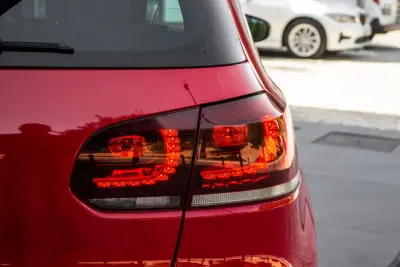 Volkswagen Golf 2011 - 14750 EUR, 178107 km - AUTO.MOTO.pt - 178107km - foto 10 de 35