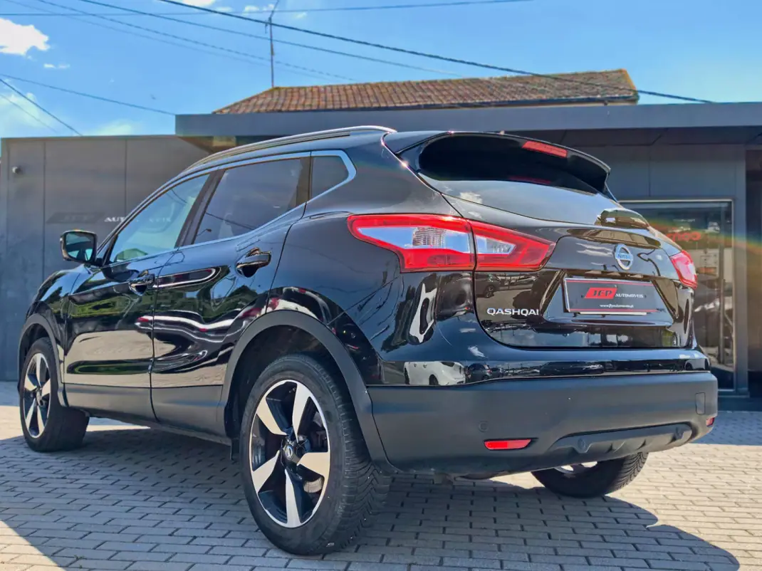 Nissan Qashqai 2016 - 15750 EUR, 160600 km - AUTO.MOTO.pt - 160600km - foto 7 de 17