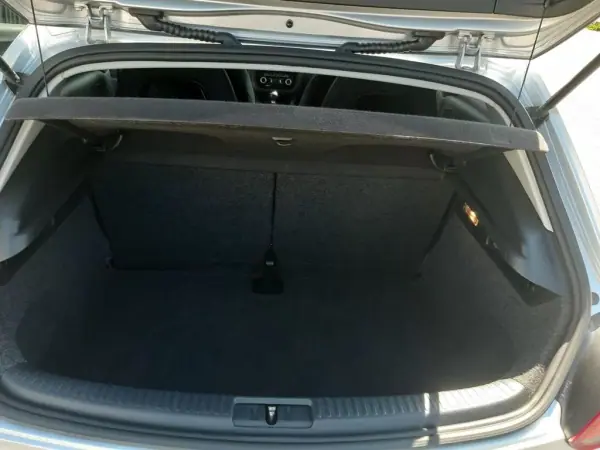 Volkswagen Scirocco 2012 - 9500 EUR, 212500 km - AUTO.MOTO.pt - 212500km - foto 11 de 33