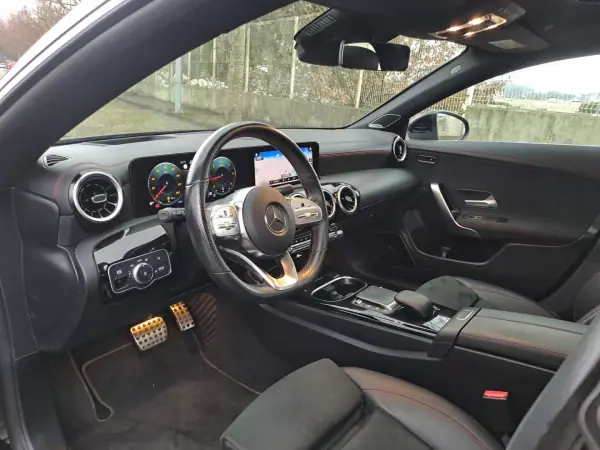 Mercedes-Benz CLA 180 2021 - 28990 EUR, 149000 km - AUTO.MOTO.pt - 149000km - foto 8 de 14