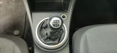 Volkswagen New Beetle 2015 - 14950 EUR, 156200 km - AUTO.MOTO.pt - 156200km - foto 38 de 39