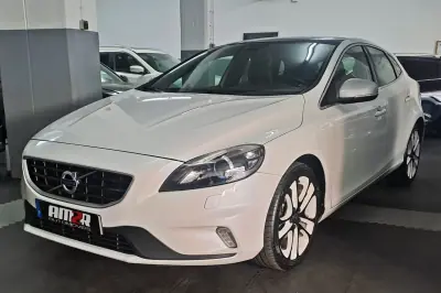 Volvo V40 2015 - 12990 EUR, 179950 km - AUTO.MOTO.pt - 179950km - foto 3 de 29