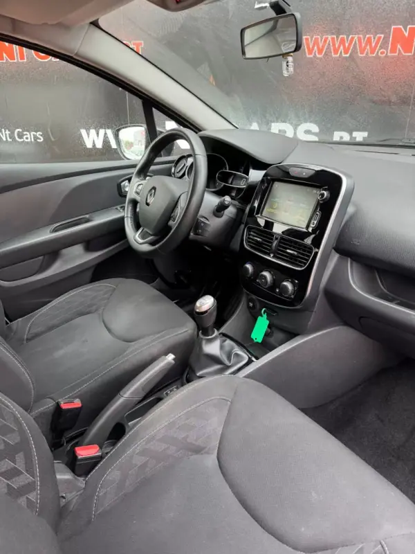 Renault Clio Sport Tourer 2019 - 11900 EUR, 191876 km - AUTO.MOTO.pt - 191876km - foto 16 de 18