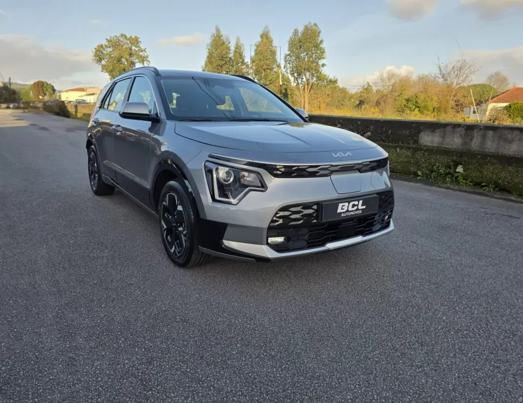 Kia Niro EV 2022 - 23990 EUR, 89000 km - AUTO.MOTO.pt - 89000km - foto 1 de 46