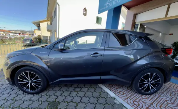 Toyota C-HR 2019 - 23950 EUR, 90000 km - AUTO.MOTO.pt - 90000km - foto 6 de 24