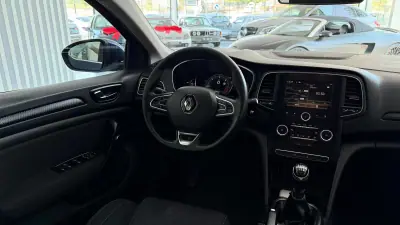 Renault Mégane Sport Tourer 2017 - 10990 EUR, 233602 km - AUTO.MOTO.pt - 233602km - foto 27 de 29