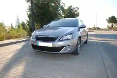 Peugeot 308 SW 2015 — foto 2 de 12