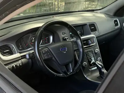 Volvo V60 2014 - 10000 EUR, 215710 km - 215710km - foto 5 de 11