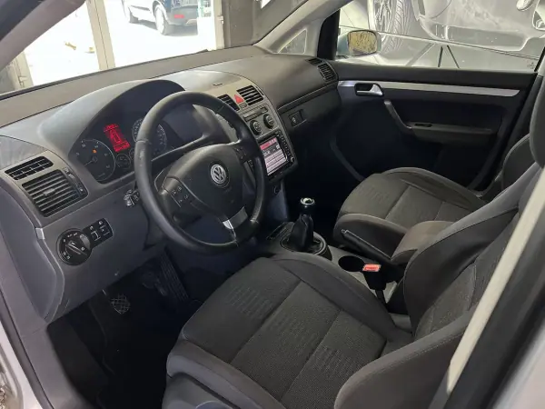 Volkswagen Touran 2008 - 8900 EUR, 243598 km - AUTO.MOTO.pt - 243598km - foto 6 de 23