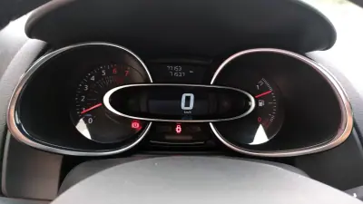 Renault Clio 2017 - 9950 EUR, 77000 km - 77000km - foto 28 de 35
