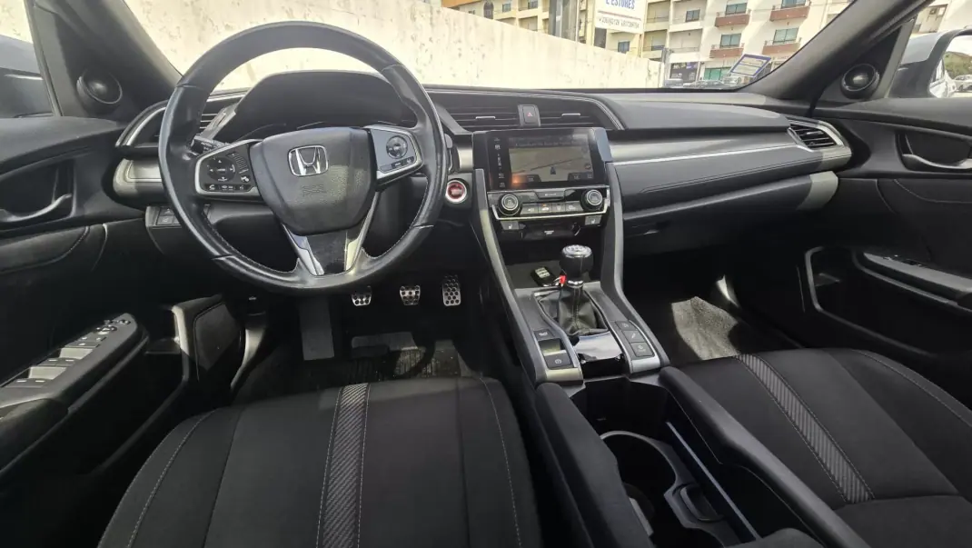 Honda Civic 2017 - 17950 EUR, 128483 km - AUTO.MOTO.pt - 128483km - foto 15 de 30
