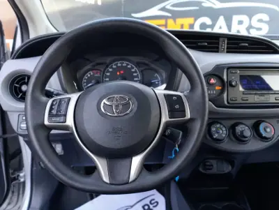 Toyota Yaris 2018 - 11900 EUR, 105553 km - AUTO.MOTO.pt - 105553km - foto 8 de 17
