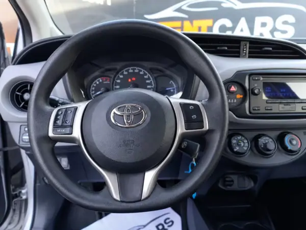 Toyota Yaris 2018 - 11900 EUR, 105553 km - AUTO.MOTO.pt - 105553km - foto 8 de 17
