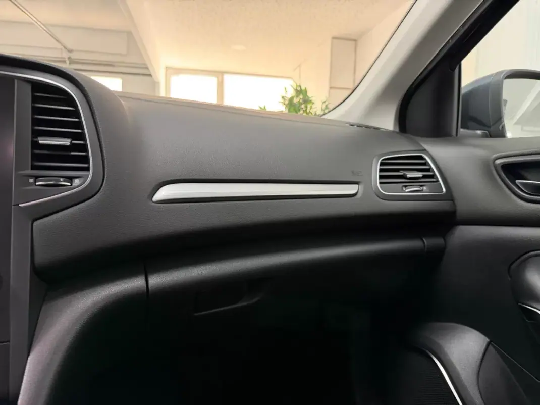 Renault Mégane 2017 - 11990 EUR, 102000 km - 102000km - foto 21 de 32