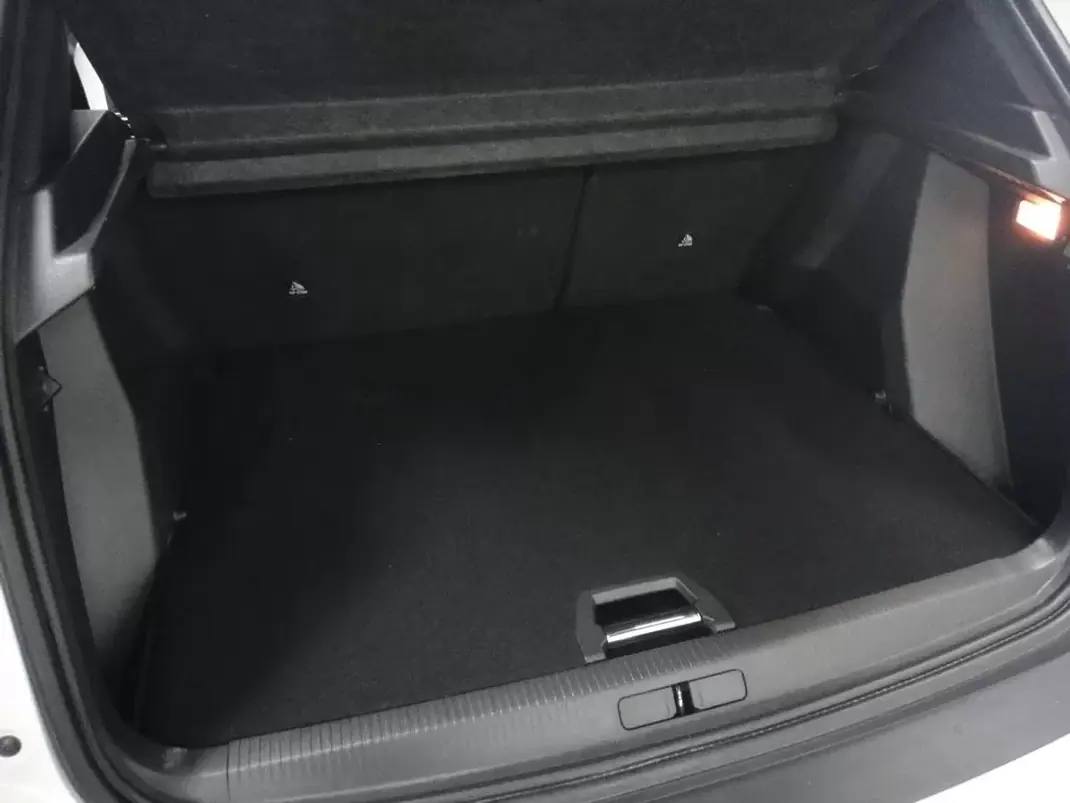 Peugeot 2008 2020 - 17500 EUR, 59000 km - AUTO.MOTO.pt - 59000km - foto 17 de 28
