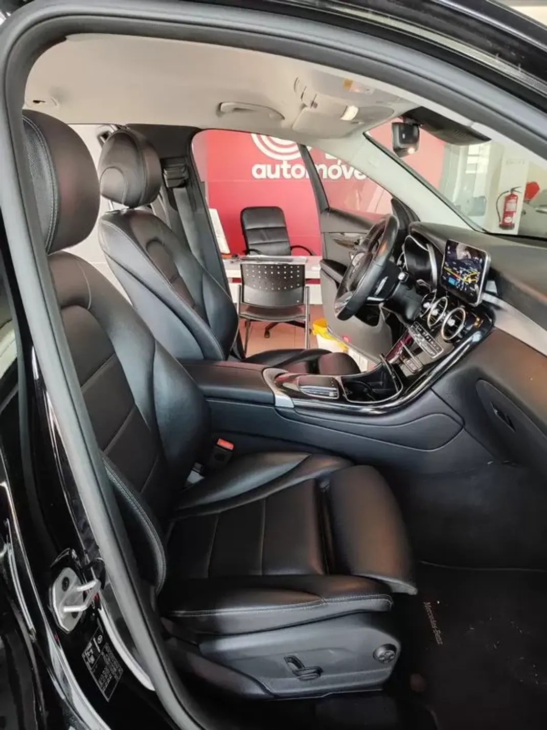 Mercedes-Benz GLC 300 2022 - 41500 EUR, 64500 km - AUTO.MOTO.pt - 64500km - foto 18 de 40