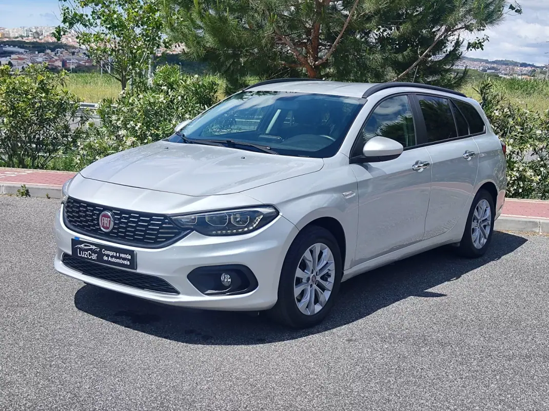 Fiat Tipo Station Wagon 2019 - 10780 EUR, 103800 km - AUTO.MOTO.pt - 103800km - foto 1 de 38