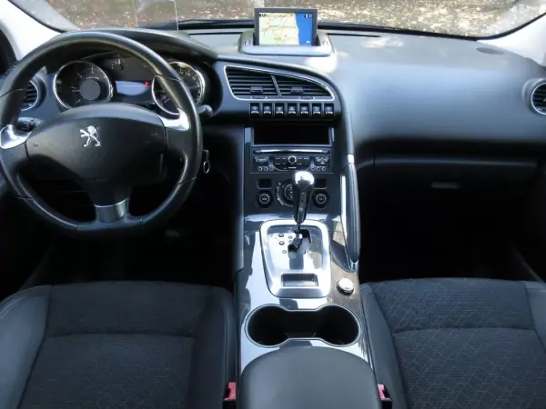 Peugeot 3008 2016 - 13990 EUR, 143000 km - AUTO.MOTO.pt - 143000km - foto 36 de 53