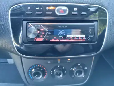 Fiat PUNTO 2019 - 7999 EUR, 180000 km - AUTO.MOTO.pt - 180000km - foto 19 de 27