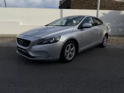 Volvo V40 2015 - 12450 EUR, 143090 km - AUTO.MOTO.pt - 143090km - foto 2 de 20