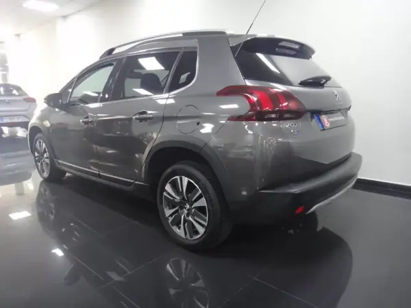 Peugeot 2008 2018 - 10250 EUR, 109000 km - AUTO.MOTO.pt - 109000km - foto 6 de 21