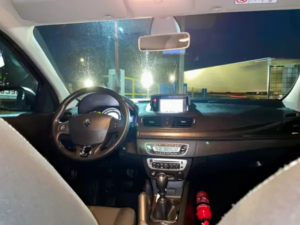 Renault Mégane Sport Tourer 2015 - 11500 EUR, 155869 km - AUTO.MOTO.pt - 155869km - foto 17 de 25