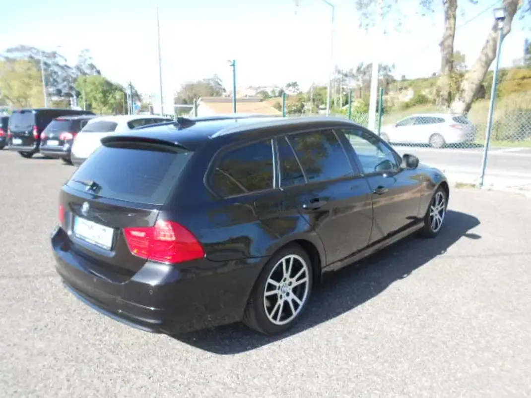 BMW 318 2011 - 9900 EUR, 318349 km - AUTO.MOTO.pt - 318349km - foto 6 de 13
