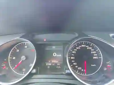 Audi A5 Sportback 2010 - 12900 EUR, 230000 km - AUTO.MOTO.pt - 230000km - foto 2 de 8