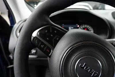 Jeep Renegade 2020 - 15999 EUR, 98800 km - AUTO.MOTO.pt - 98800km - foto 21 de 27