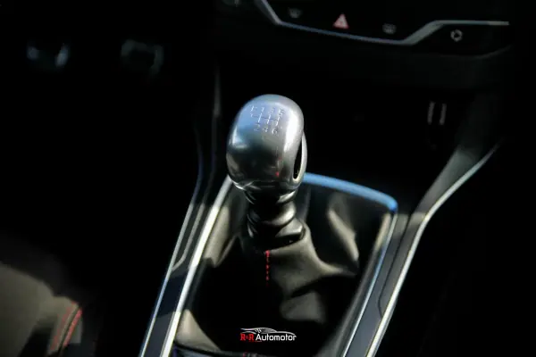 Peugeot 308 SW 2016 - 11800 EUR, 201000 km - AUTO.MOTO.pt - 201000km - foto 33 de 36