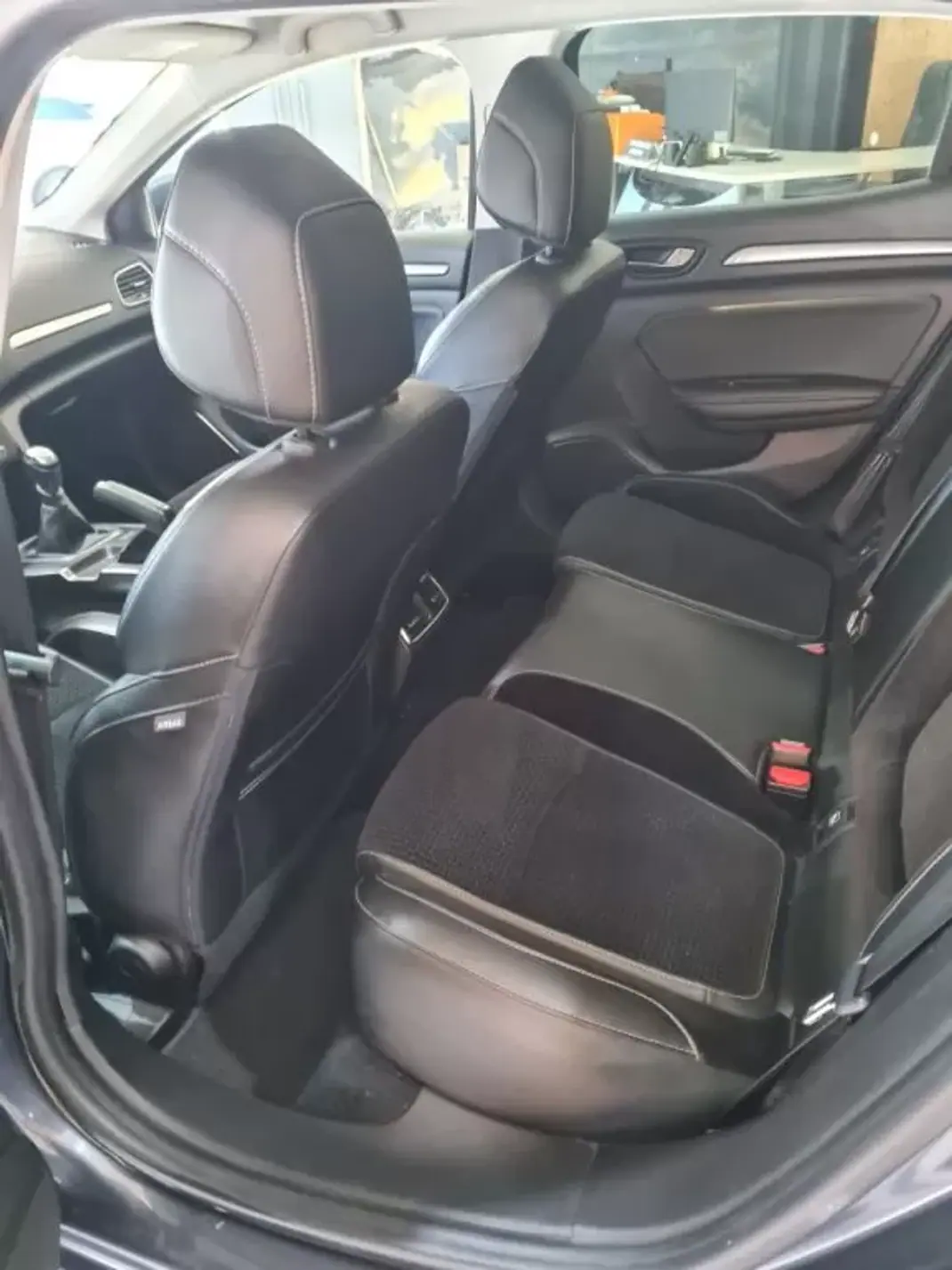 Renault Mégane 2016 - 13600 EUR, 152000 km - AUTO.MOTO.pt - 152000km - foto 19 de 21