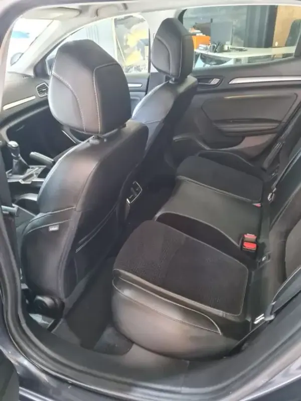 Renault Mégane 2016 - 13600 EUR, 152000 km - AUTO.MOTO.pt - 152000km - foto 19 de 21