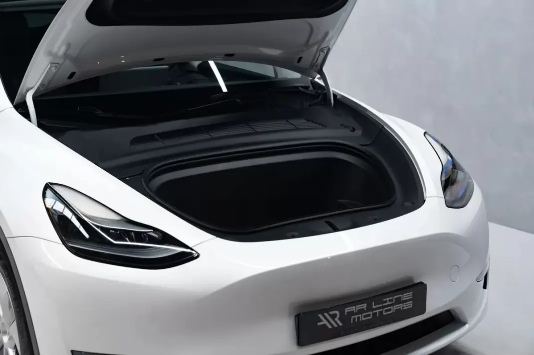 Tesla Model Y 2023 - 35950 EUR, 57000 km - 57000km - foto 7 de 49