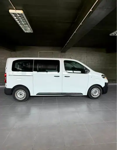 Opel Vivaro 2021 - 26500 EUR, 82650 km - AUTO.MOTO.pt - 82650km - foto 7 de 16