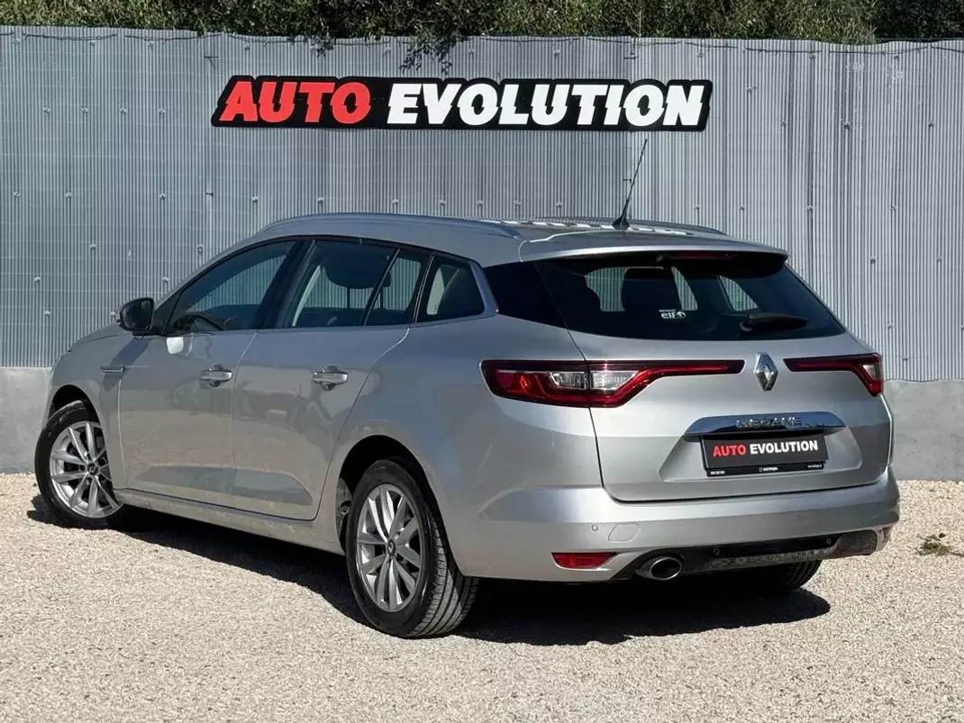 Renault Mégane Sport Tourer 2018 - 11950 EUR, 110000 km - 110000km - foto 3 de 23