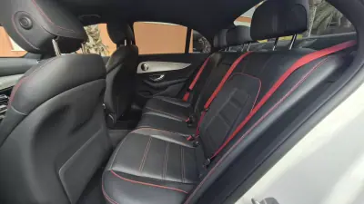 Mercedes-Benz E 53 AMG 2019 - 49980 EUR, 150000 km - AUTO.MOTO.pt - 150000km - foto 19 de 20
