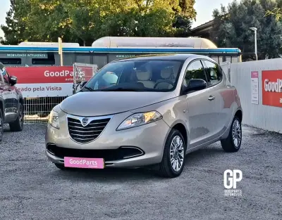 Lancia Ypsilon 2013 - 7250 EUR, 68380 km - foto 1 de 29