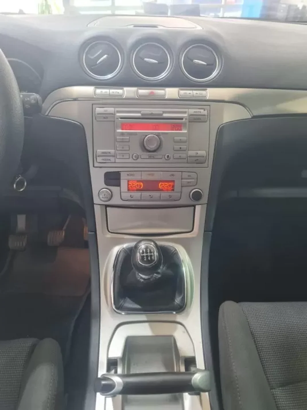 Ford S-Max 2007 - 7900 EUR, 283000 km - AUTO.MOTO.pt - 283000km - foto 13 de 22