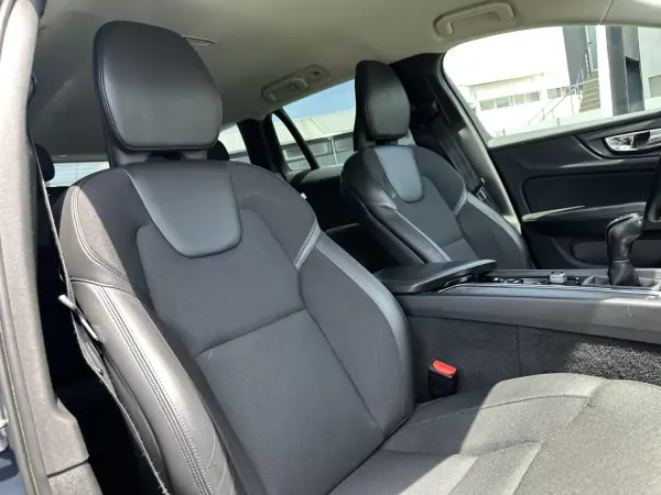 Volvo V60 2020 - 20900 EUR, 100000 km - AUTO.MOTO.pt - 100000km - foto 51 de 59