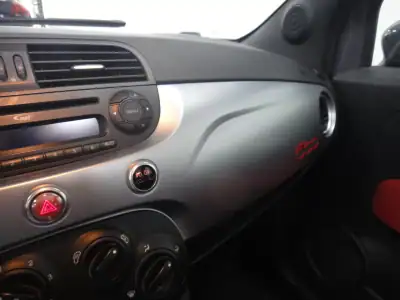Fiat 500C 2015 - 10250 EUR, 77000 km - AUTO.MOTO.pt - 77000km - foto 13 de 15