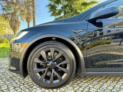 Tesla Model X 2023 - 81890 EUR, 49000 km - AUTO.MOTO.pt - 49000km - foto 44 de 47