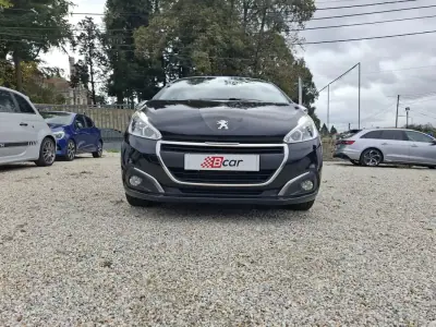 Peugeot 208 2017 - 8900 EUR, 191000 km - AUTO.MOTO.pt - 191000km - foto 4 de 36