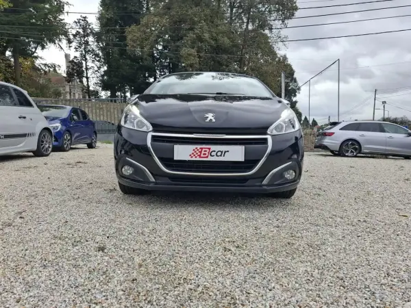 Peugeot 208 2017 - 8900 EUR, 191000 km - AUTO.MOTO.pt - 191000km - foto 4 de 36