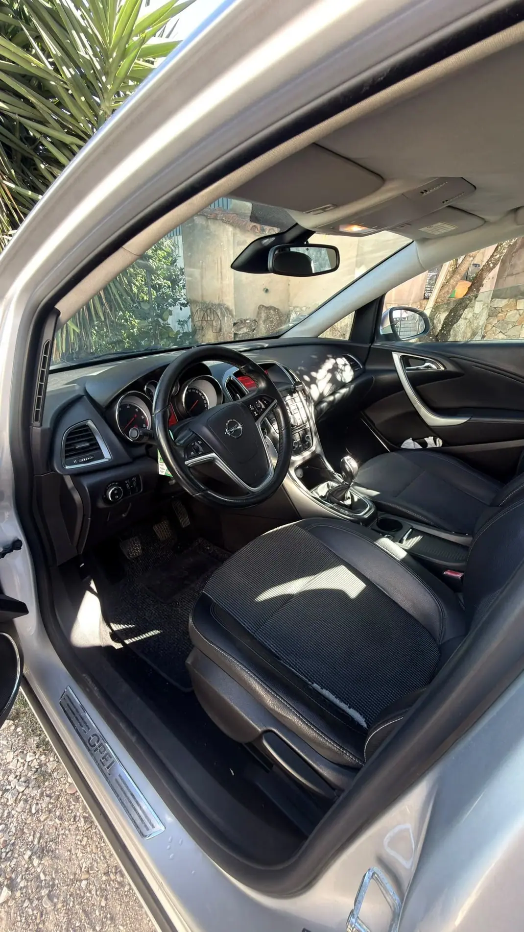 Opel Astra Sports Tourer 2011 - 4950 EUR, 217000 km - 217000km - foto 5 de 11
