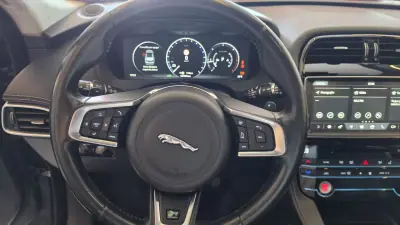 Jaguar F-Pace 2017 - 19500 EUR, 157804 km - 157804km - foto 54 de 74