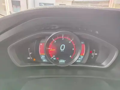 Volvo V40 2013 - 8350 EUR, 298100 km - AUTO.MOTO.pt - 298100km - foto 27 de 33
